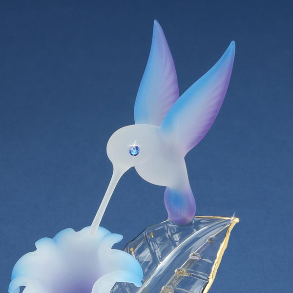 CF3 483-BF: Hummingbird with Blue Flower