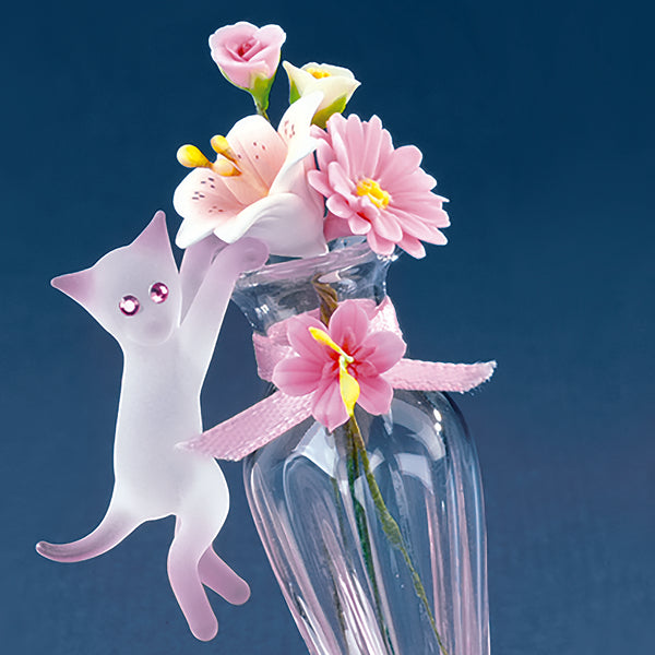 K2 108: Cat & Vase
