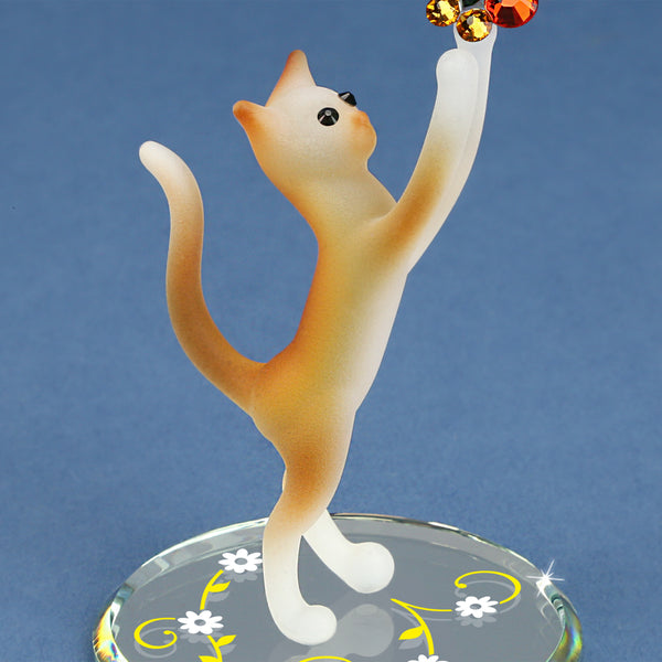 L0 104-TB: Tabby Cat with Butterfly