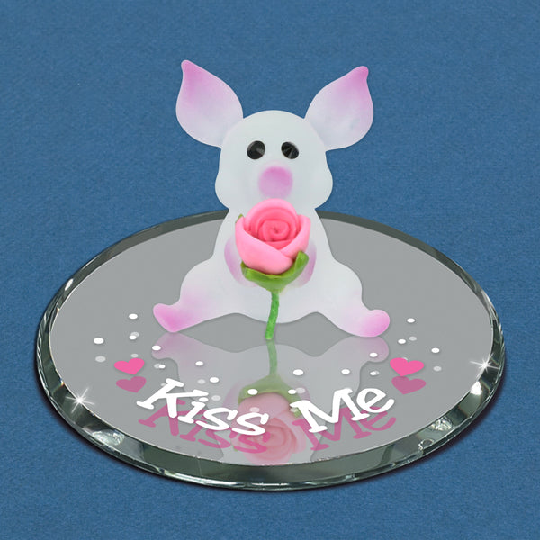 S0 138-KM: Cute Pig, "Kiss Me"