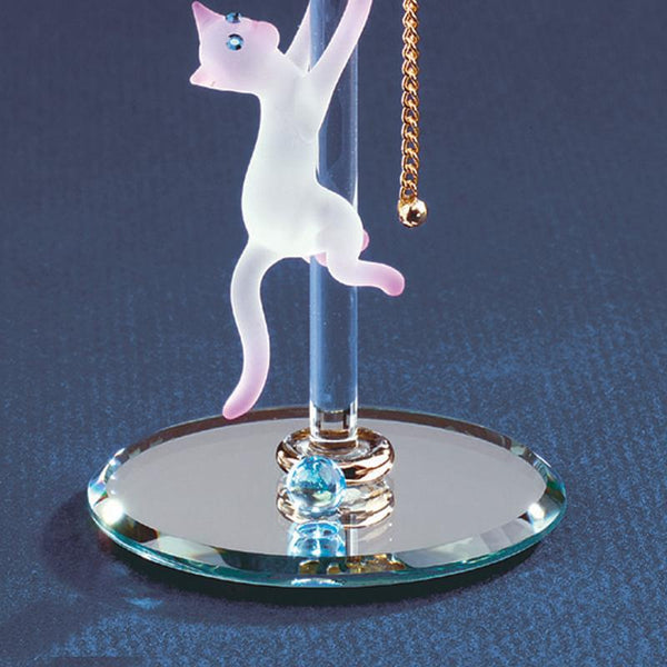 S4 210: Cat with Lamp