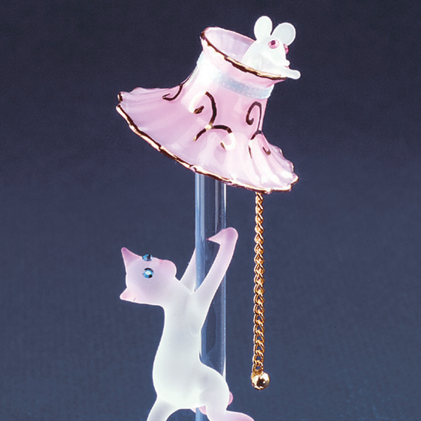 S4 210: Cat with Lamp