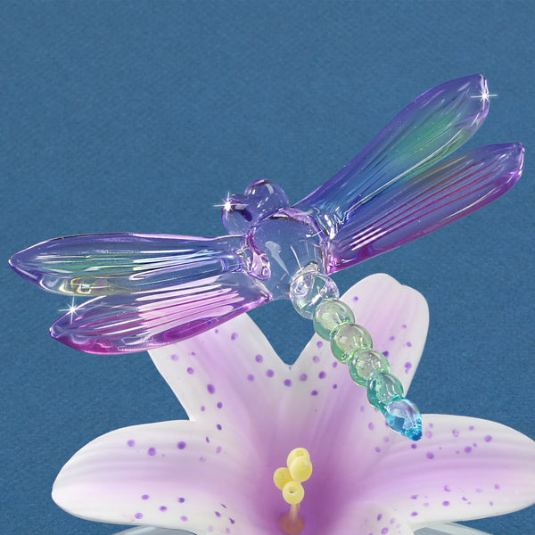 T5 341-L: Lavender Lily with Dragonfly