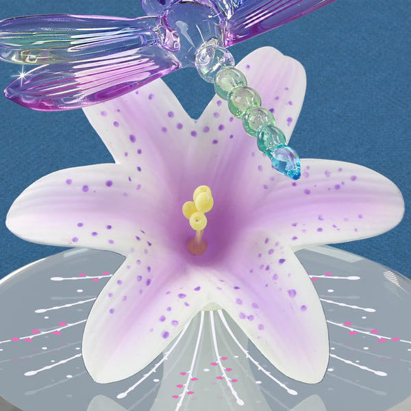 T5 341-L: Lavender Lily with Dragonfly