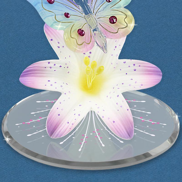 T5 322-2K: Butterfly on Lavender Lily